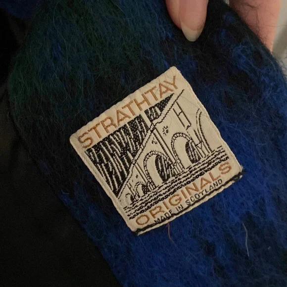 Scottish plaid wool cape and skirt set - Picture 3 of 4